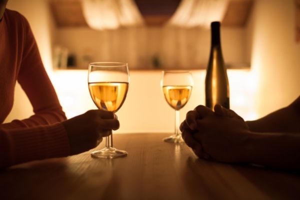 wine dinner - 広島のおすすめパパ活アプリとデート事情！パパの探し方や相場教えます！！